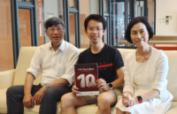 Alumnus LI Yi (Electronic Engineering/ Class of 2017) (centre) with Prof Kenneth YOUNG (left) and Prof Suk-Ying WONG (right)